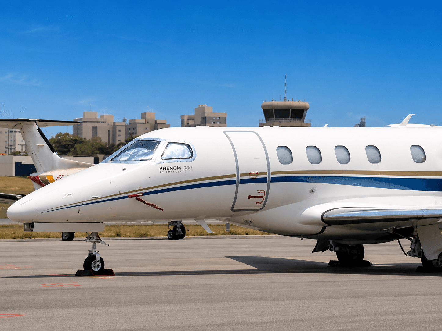 Embraer Phenom 300